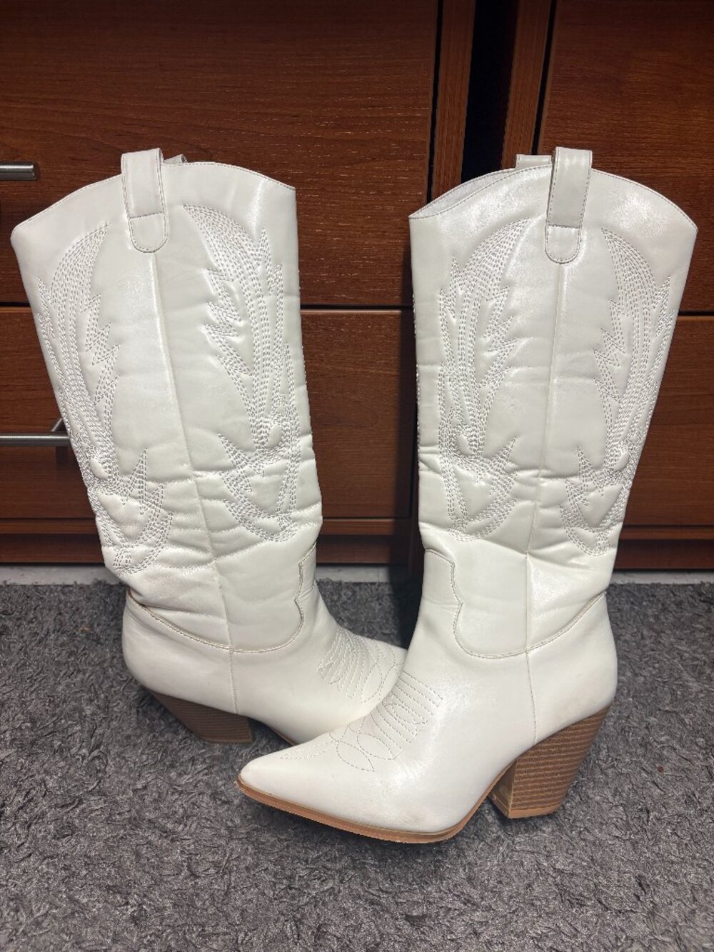 Woman’s SheSole Knee Cowgirl Boots White Knee High Women's 38 or 7.5/8